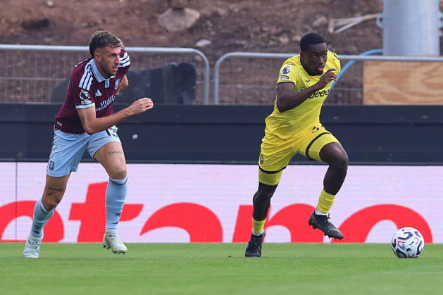 Aston Villa v Brentford, Premier League Matteo Ruggeri of Aston Villa chases down Michael Kayode of Brentford FC during the Aston Villa v Brentford Premier League match at Villa Park, Birmingham, England on 10 October 2026 Credit: Ryan Crockett Every Second Media Editorial use only. All images are copyright Every Second Media Limited. No images may be reproduced without prior permission. All rights reserved. Premier League and Football League images are subject to licensing agreements with Football DataCo Limited. see https: www.football-dataco.com Copyright: xIMAGO EveryxSecondxMediax ESM-2212-0052 RyanxCrockettx xEveryxSecondxMediax