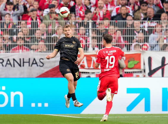 Lasse Guenther (SV Elversberg, 21) koepft den Ball. GER, 1.FC Union Berlin vs SV Elversberg, 1. Bundesliga, 5. Spieltag, Saison 2026-27, Stadion An der Alten Foersterei, Berlin, 10.10.2026 DFL REGULATIONS PROHIBIT ANY USE OF PHOTOGRAPHS AS IMAGE SEQUENCES AND OR QUASI-VIDEO 1.FC Union Berlin vs SV Elversberg, 1. Bundesliga, 5. Spieltag, Saison 2026-27, 10.10.2026 Berlin Copyright: xEibner-Pressefoto ScottxColemanx EP_SCN