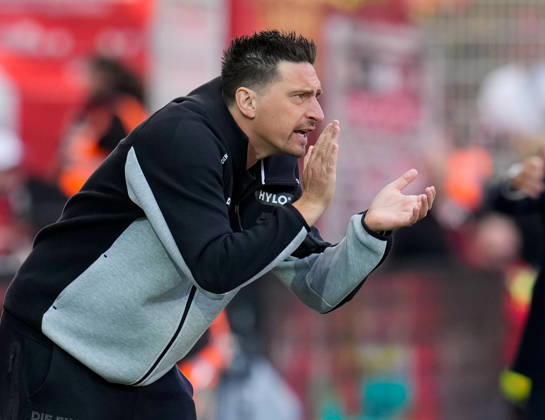 Vincent Wagner (SV Elversberg, Cheftrainer) reagiert. GER, 1.FC Union Berlin vs SV Elversberg, 1. Bundesliga, 5. Spieltag, Saison 2026-27, Stadion An der Alten Foersterei, Berlin, 10.10.2026 DFL REGULATIONS PROHIBIT ANY USE OF PHOTOGRAPHS AS IMAGE SEQUENCES AND OR QUASI-VIDEO 1.FC Union Berlin vs SV Elversberg, 1. Bundesliga, 5. Spieltag, Saison 2026-27, 10.10.2026 Berlin Copyright: xEibner-Pressefoto ScottxColemanx EP_SCN