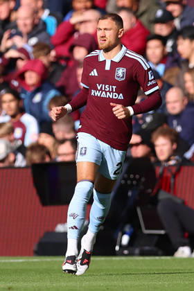 Aston Villa v Brentford, Premier League Matty Cash of Aston Villa during the Aston Villa v Brentford Premier League match at Villa Park, Birmingham, England on 10 October 2026 Credit: Ryan Crockett Every Second Media Editorial use only. All images are copyright Every Second Media Limited. No images may be reproduced without prior permission. All rights reserved. Premier League and Football League images are subject to licensing agreements with Football DataCo Limited. see https: www.football-dataco.com Copyright: xIMAGO EveryxSecondxMediax ESM-2212-0051 RyanxCrockettx xEveryxSecondxMediax