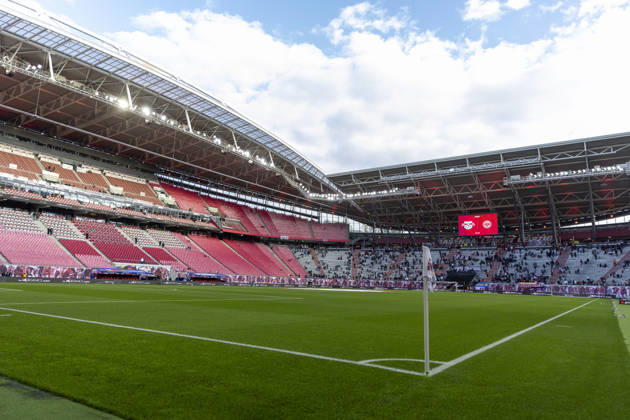 GER, Leipzig, Fussball, Bundesliga, 5. Spieltag, RB Leipzig vs. Eintracht Frankfurt im Bild v.l.: leere Red Bull Arena, bereit fuer das Topspiel , Fans kommen langsam in das Stadion 10.10.2026, Red-Bull Arena Leipzig DFL DFB REGULATIONS PROHIBIT ANY USE OF PHOTOGRAPHS AS IMAGE SEQUENCES AND OR QUASI-VIDEO, Leipzig Red-Bull Arena Sachsen Germany Copyright: xPaulxFritzx