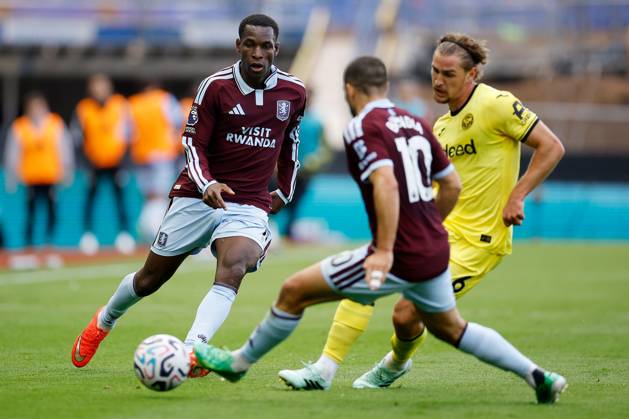Nicolas Jackson of Aston Villa passes the ball to Emi Buendia of Aston Villa whilst under pressure from Yehor Yarmolyuk of Brentford Aston Villa v Brentford, Premier League, Football, Villa Park, Birmingham, UK - 10 Oct 2026Birmingham Villa Park United Kingdom EDITORIAL USE ONLY No use with unauthorised audio, video, data, fixture lists, club league logos or live services. Online in-match use limited to 120 images, no video emulation. No use in betting, games or single club league player publications. Copyright: xWillxCooper Shutterstockx 17206322y