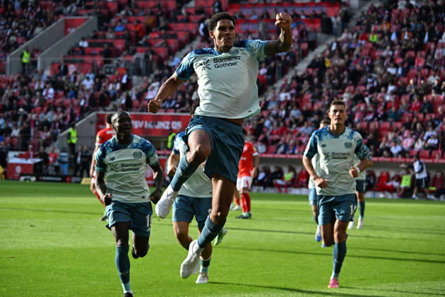 10.10.2026, xsltx, Fussball 1.Bundesliga, FSV Mainz 05 - Bayer 04 Leverkusen v.l. Torjubel nach dem Tor zum celebrating the goal celebrate 2:3 durch Jarell Quansah (Bayer 04 Leverkusen) (DFL DFB REGULATIONS PROHIBIT ANY USE OF PHOTOGRAPHS as IMAGE SEQUENCES and or QUASI-VIDEO) Mainz