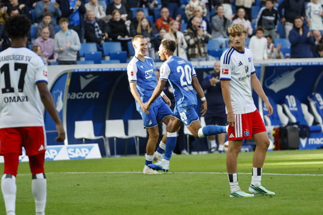 Torjubel TSG Hoffenheim beim 2:1 durch Bambase Conte (TSG Hoffenheim, 20), Freude, Begeisterung, positive Emotionen, Torerfolg , Deutschland, Fussball, 1. Bundesliga, 5.Spieltag, 2026 2027, TSG Hoffenheim vs. Hamburger SV, 10.10.2026, Sinsheim SNP Arena Deutschland Copyright: xGrantxHubbsx