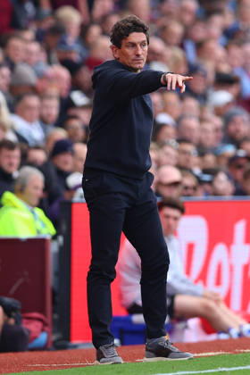 Aston Villa v Brentford, Premier League Brentford FC manager Keith Andrews gestures during the Aston Villa v Brentford Premier League match at Villa Park, Birmingham, England on 10 October 2026 Credit: Ryan Crockett Every Second Media Editorial use only. All images are copyright Every Second Media Limited. No images may be reproduced without prior permission. All rights reserved. Premier League and Football League images are subject to licensing agreements with Football DataCo Limited. see https: www.football-dataco.com Copyright: xIMAGO EveryxSecondxMediax ESM-2212-0066 RyanxCrockettx xEveryxSecondxMediax