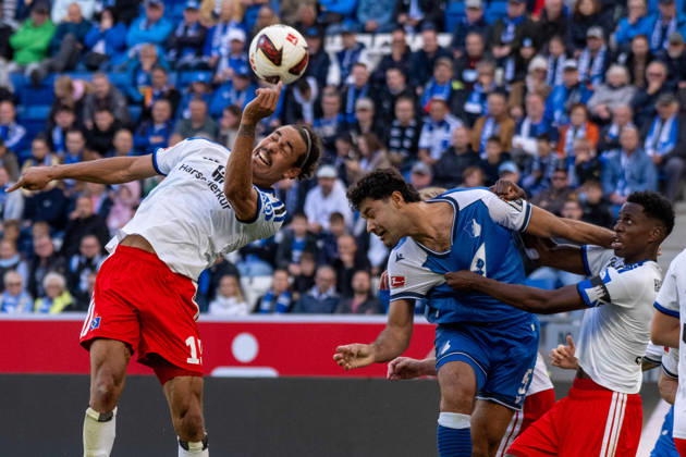 Yussuf Poulsen (Hamburger SV), Ozan Kabak (TSG 1899 Hoffenheim) und Albert Sambi Lokonga (Hamburger SV). xettx, Deutschland, Sinsheim, 10.10.2026, Fussball, Bundesliga: TSG 1899 Hoffenheim vs Hamburger SV, Saison 2026 2027, 5. Spieltag, SNP Arena DFL DFB REGULATIONS PROHIBIT ANY USE OF PHOTOGRAPHS AS IMAGE SEQUENCES AND OR QUASI-VIDEO.