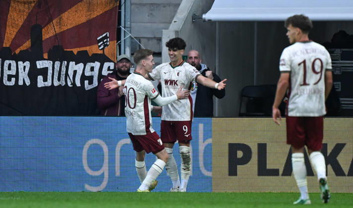 10.10.2026, xemx, Fussball 1.Bundesliga, FC Augsburg - Bayern München v.l. Rodrigo Ribeiro (FC Augsburg) Jubel, Torjubel, celebrate the goal, jubelt ueber das Tor zum 2:1 (DFL DFB REGULATIONS PROHIBIT ANY USE OF PHOTOGRAPHS as IMAGE SEQUENCES and or QUASI-VIDEO) Augsburg