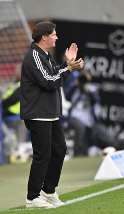 Trainer Coach Merlin Polzin Hamburger SV HSV am Spielfeldrand klatscht aufmunternd in die Haende, Beifall TSG 1899 Hoffenheim vs Hamburger SV HSV 10.10.2026 DFL REGULATIONS PROHIBIT ANY USE OF PHOTOGRAPHS AS IMAGE SEQUENCES AND OR QUASI-VIDEO TSG 1899 Hoffenheim vs Hamburger SV HSV