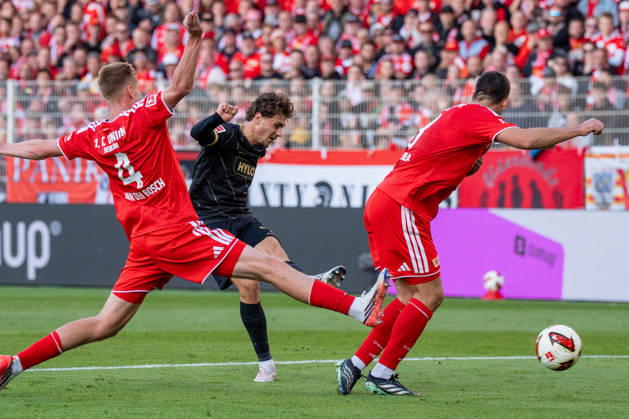 Deutschland: Fussball 1. Bundesliga, 5. Spieltag 2026 2027, 1.FC Union Berlin - SV Elversberg am 10.10.2026 in Berlin (Stadion An der Alten Försterei): Maurice Krattenmacher (SV Elversberg, 7) am Ball Schuss Copyright: xSvenxHeidmannx