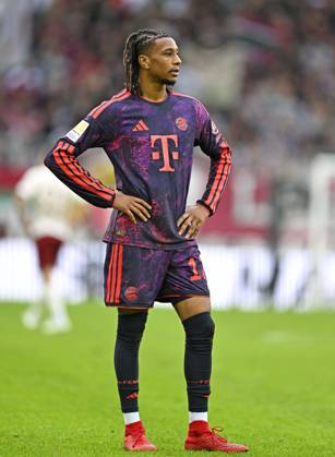 10.10.2026, Fussball Bundesliga 2026 2027, 5.Spieltag, FC Augsburg - FC Bayern München, in der WWK-Arena Augsburg, Michael Olise (FC Bayern München) ist unzufrieden,
