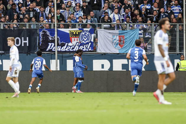 10.10.2026, GER, Fussball, Herren, 3. Liga, Saison 2026 2027, MSV Duisburg - TSG Hoffenheim II Blessing Miguel Makanda (TSG II) Torjubel, jubelt mit seiner Mannschaft nach dem Treffer zum 0:2 Duisburg schauinsland-reisen-Arena Nordrhein-Westfalen Deutschland Copyright: xAdrianxSchlüterx