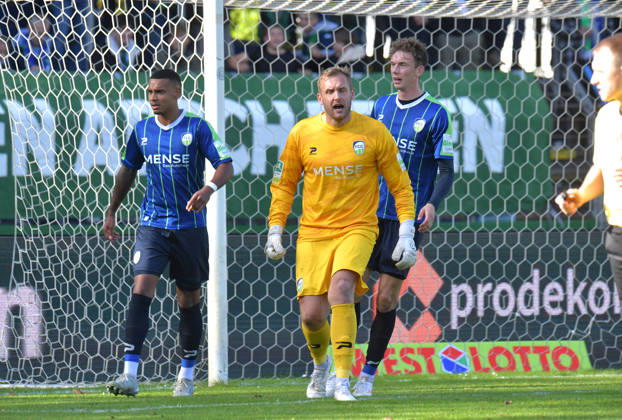 10.10.2026, GER, Fussball, Regionalliga West, Saison 2026 2027, 12. Spieltag, Ohlendorf Stadion im Heidewald, Gütersloh FC Gütersloh - SF Siegen 0 : 5 Jarno Peters (FC Gütersloh), Aktion, Einzelbild, Quer, Mimik, Gestik, Torwart, Torhüter, Keeper,