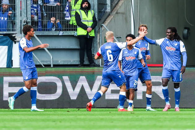 Fussball, 3.Liga Saison 2026 2027 8.Spieltag MSV Duisburg - TSG 1899 Hoffenheim II 10.10.2026, schauinsland-reisen-arena Torjubel TSG 1899 Hoffenheim II nach dem Tor zum 1-0 durch ein Eigentor von Tobias Fleckstein (MSV Duisburg, 5), die Spieler von Hoffenheim freuen sich Duisburg schauinsland-reisen-arena Nordrhein-Westfalen Deutschland
