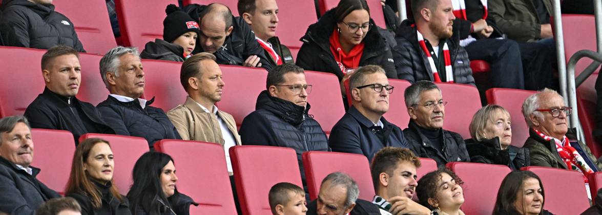 10.10.2026, Fussball Bundesliga 2026 2027, 5.Spieltag, FC Augsburg - FC Bayern München, in der WWK-Arena Augsburg, Die Vorstandschaft vom FC Bayern . auf dem Bild, Sportvorstand Max Eberl (Bayern München), Vorstandsvorsitzender Jan-Christian Dreesen (FC Bayern München) Präsident Herbert Hainer (FC Bayern) usw