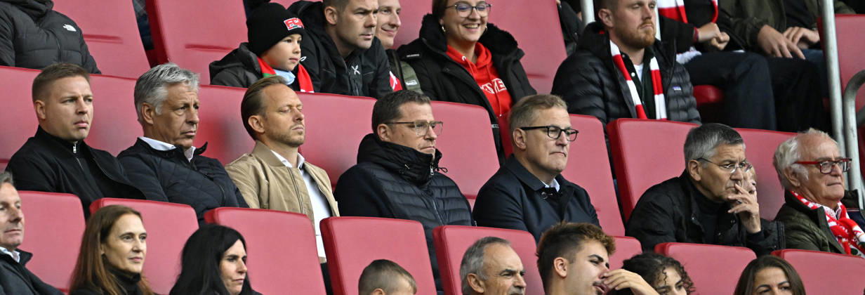 10.10.2026, Fussball Bundesliga 2026 2027, 5.Spieltag, FC Augsburg - FC Bayern München, in der WWK-Arena Augsburg, Die Vorstandschaft vom FC Bayern . auf dem Bild, Sportvorstand Max Eberl (Bayern München), Vorstandsvorsitzender Jan-Christian Dreesen (FC Bayern München) Präsident Herbert Hainer (FC Bayern) usw
