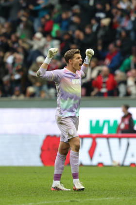 Finn Dahmen (FC Augsburg, 01) bejubelt das Tor zum 2:1, Jubel, Emotionen, GER, FC Augsburg vs. FC Bayern Muenchen, Fussball, Bundesliga, 5. Spieltag, Saison 2026 2027, 10.10.2026, DFL DFB REGULATIONS PROHIBIT ANY USE OF PHOTOGRAPHS as IMAGE SEQUENCES and or QUASI-VIDEO, GER, FC Augsburg vs. FC Bayern Muenchen, Fussball, Bundesliga, 5. Spieltag, Saison 2026 2027, 10.10.2026 Augsburg Copyright: xEibner-Pressefoto JennixMaulx EP_JML