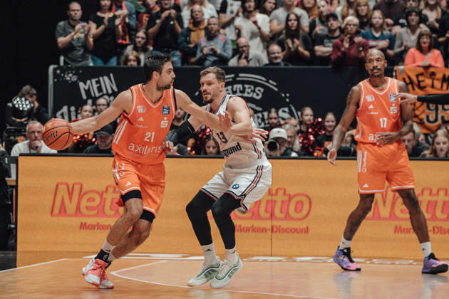 easyCredit Basketball Bundesliga, 5. Spieltag, Niners Chemnitz -Bayern München 10.10.2026 ab 16:00 Uhr Chemnitz, Chemnitz Arena Im Foto: 21 Mateo Seric, 13 Luca Kellig easyCredit Basketball Bundesliga, 5. Spieltag, Niners Chemnitz - Bayern München Chemnitz Sachsen Deutschland Copyright: xEHLxMedia MichelxKöhlerx 20261010-Niners-Chemnitz-Bayern-M__nchen-026