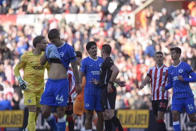 Sunderland v Brighton, Premier League, Football, Stadium Of Light, Sunderland UK - 10 Oct 2026 RED CARD - Pascal Struijk of Brighton & Hove Albion Football Club sent off. Sunderland Stadium Of Light Tyne and Wear UK, UK NEWSPAPERS OUT Copyright: xAdamxCookx