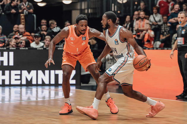 easyCredit Basketball Bundesliga, 5. Spieltag, Niners Chemnitz -Bayern München 10.10.2026 ab 16:00 Uhr Chemnitz, Chemnitz Arena Im Foto: 01 Oscar da Silva, 44 Kamar Baldwin easyCredit Basketball Bundesliga, 5. Spieltag, Niners Chemnitz - Bayern München Chemnitz Sachsen Deutschland Copyright: xEHLxMedia MichelxKöhlerx 20261010-Niners-Chemnitz-Bayern-M__nchen-047