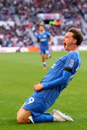 Sunderland v Brighton and Hove Albion - Premier League 2026 27 Maxim De Cuyper of Brighton and Hove Albion celebrates 1st goal during the Premier League 2026 27 match between Sunderland and Brighton & Hove Albion at Stadium of Light on October 10, 2026 in Sunderland, England. WARNING! This Photograph May Only Be Used For Newspaper And Or Magazine Editorial Purposes. May Not Be Used For Publications Involving 1 player, 1 Club Or 1 Competition Without Written Authorisation From Football DataCo Ltd. For Any Queries, Please Contact Football DataCo Ltd on +44 (0) 207 864 9121 Sunderland Stadium of Light England United Kingdom Copyright: xAllstarxPicturexLibraryxLtdx