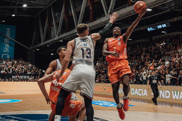 easyCredit Basketball Bundesliga, 5. Spieltag, Niners Chemnitz -Bayern München 10.10.2026 ab 16:00 Uhr Chemnitz, Chemnitz Arena Im Foto: 13 Andreas Obst, 01 Phlandrous Fleming JR easyCredit Basketball Bundesliga, 5. Spieltag, Niners Chemnitz - Bayern München Chemnitz Sachsen Deutschland Copyright: xEHLxMedia MichelxKöhlerx 20261010-Niners-Chemnitz-Bayern-M__nchen-070