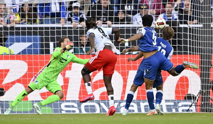 TOR zum 2:2 Terem Moffi Hamburger SV HSV (09) Torschuss Aktion Torchance Kopfballduell Zweikampf Aktion gegen Ozan Kabak TSG 1899 Hoffenheim (05) Wouter Burger TSG 1899 Hoffenheim (18) Torwart Oliver Baumann TSG 1899 Hoffenheim (01) TSG 1899 Hoffenheim vs Hamburger SV HSV 10.10.2026 DFL REGULATIONS PROHIBIT ANY USE OF PHOTOGRAPHS AS IMAGE SEQUENCES AND OR QUASI-VIDEO TSG 1899 Hoffenheim vs Hamburger SV HSV
