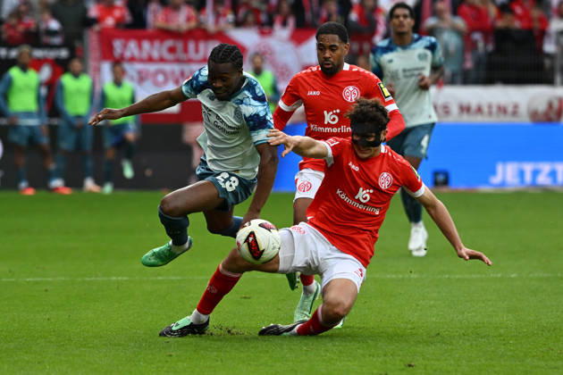 10.10.2026, xsltx, Fussball 1.Bundesliga, FSV Mainz 05 - Bayer 04 Leverkusen v.l. Fabio Gruber (FSV Mainz 05) Nathan Tella (Bayer 04 Leverkusen) Zweikampf, Aktion, action, battle for the ball (DFL DFB REGULATIONS PROHIBIT ANY USE OF PHOTOGRAPHS as IMAGE SEQUENCES and or QUASI-VIDEO) Mainz