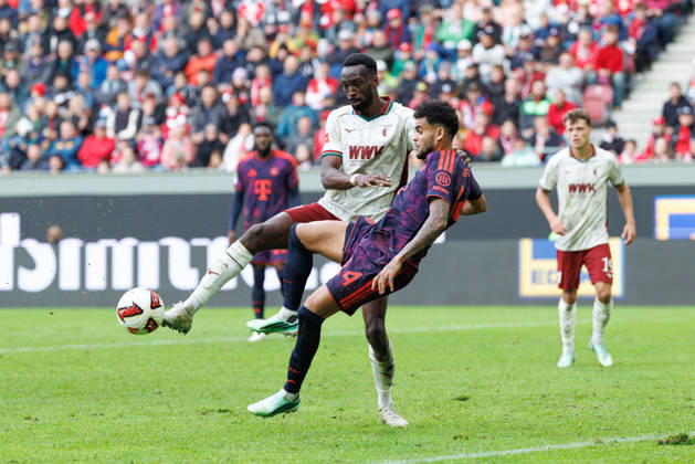 Chrislain Matsima (5, FC Augsburg) und Luis Diaz (14, FC Bayern München) beim Spiel zwischen FC Augsburg v FC Bayern München, Fussball, Herren, Bundesliga, 2026 2027, 5.Spieltag am 10.10.2026 in Augsburg, WWK ARENA. DFL and DFB regulations prohibit any use of photographs as image sequences and or quasi-video. Bayern Deutschland
