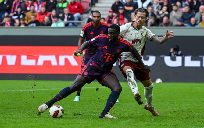 10.10.2026, xemx, Fussball 1.Bundesliga, FC Augsburg - Bayern München v.l. Dayot Upamecano (FC Bayern Muenchen), Calvin Brackelmann (FC Augsburg) Zweikampf, Aktion, action, battle for the ball (DFL DFB REGULATIONS PROHIBIT ANY USE OF PHOTOGRAPHS as IMAGE SEQUENCES and or QUASI-VIDEO) Augsburg