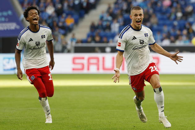 v.l.n.r. Warmed Omari (HSV) und Torschuetze, Scorer Miro Muheim (HSV), Jubel nach dem Tor zum 2:3, jubelnd, bejubelt, jubelt, jubeln, Cheers after the goal, cheering, celebrated, cheers, cheering, emotions: im Bundesliga-Spiel zwischen der TSG 1899 Hoffenheim und dem Hamburger SV in der PreZero Arena, Sinsheim, Deutschland, am 10. Oktober 2026. in action during the Bundesliga match between TSG 1899 Hoffenheim and Hamburger SV at the PreZero Arena, Sinsheim, Germany, on October 10, 2026. DFB DFL REGULATIONS PROHIBIT ANY USE OF PHOTOGRAPHS AS IMAGE SEQUENCES AND OR QUASI-VIDEO, Copyright: HMBxMedia xHeikoxBecker