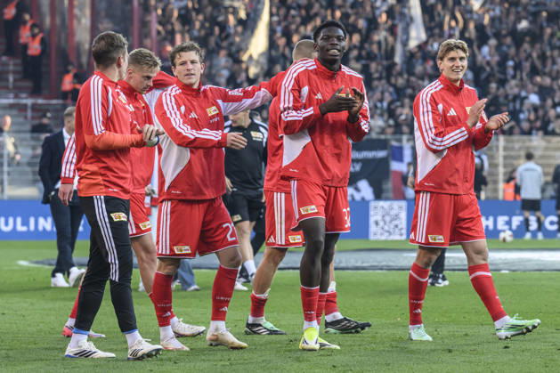 im Bild v.l.: Tim Skarke (Union Berlin, 21), Mekhi Gray (Union Berlin, 32), Union siegt nach 90 plus 2 Minuten 1:0, Freude, Jubel, Zufriedenheit in den Gesichtern der Spieler, GER, Berlin, Fussball, 1. FC Union Berlin vs SV Elversberg, in der Alten Försterei, 10.10.2026, DFB DFL REGULATIONS PROHIBIT ANY USE OF PHOTOGRAPHS AS IMAGE SEQUENCES AND OR QUASI-VIDEO, Copyright: HMBxMedia UwexKoch
