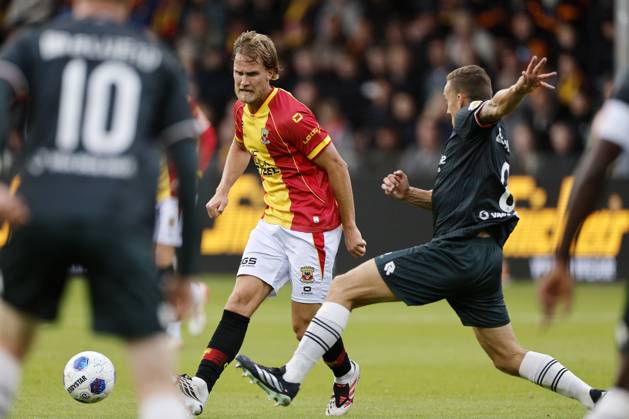 DEVENTER - (lr) Melle Meulensteen of Go Ahead Eagles, Jens Toornstra of Sparta Rotterdam during the Dutch Eredivisie match between Go Ahead Eagles and Sparta Rotterdam at De Adelaarshorst on October 10, 2026 in Deventer, the Netherlands. BART STOUTJESDIJK ANP Eredivisie 2026 27 xVIxANPxSportx xxANPxIVx 572029342 originalFilename: 572029342.jpg