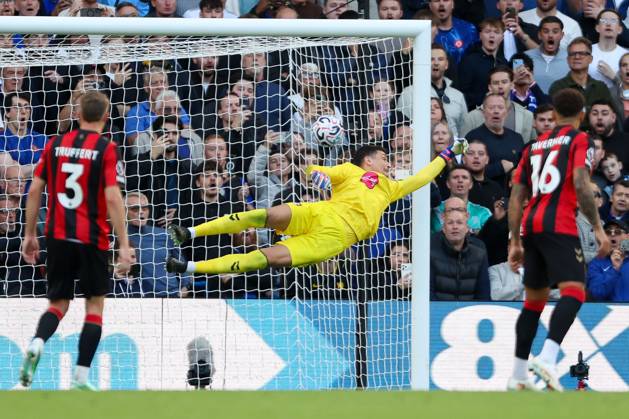 Djordje Petrovic of AFC Bournemouth stretches as Jordan Henderson of Chelsea (not pictured) scores his team s fifth goal of the match Chelsea v AFC Bournemouth, Premier League, Football, Stamford Bridge, London, UK, 10 10 2026, England - 10 Oct 2026London Stamford Bridge England United Kingdom EDITORIAL USE ONLY No use with unauthorised audio, video, data, fixture lists, club league logos or live services. Online in-match use limited to 120 images, no video emulation. No use in betting, games or single club league player publications.  Copyright: xHanc WiredxPhotos Shutterstockx 17207404ah