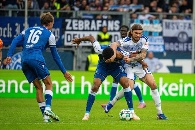 3.Liga MSV Duisburg - TSG Hoffenheim II ** NUR FÜR REDAKTIONELLE ZWECKE ** EDITORIAL USE ONLY **<p>Fußball 3.Liga MSV Duisburg - TSG Hoffenheim II am 10.10.26 in der Schauinsland-Reisen Arena in Duisburg Tristan Spranger( Hoffenheim 2),links - Joshua Bitter ( Duisburg ),rechts Duisburg Copyright: JakobxKlos
