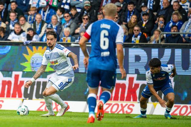 3.Liga MSV Duisburg - TSG Hoffenheim II ** NUR FÜR REDAKTIONELLE ZWECKE ** EDITORIAL USE ONLY **<p>Fußball 3.Liga MSV Duisburg - TSG Hoffenheim II am 10.10.26 in der Schauinsland-Reisen Arena in Duisburg Lex Tyger Lobinger ( Duisburg ) Duisburg Copyright: JakobxKlos