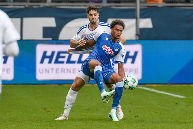 v. li. im Zweikampf Tobias Fleckstein (Duisburg 5) Jykese Fields (Hoffenheim 11) 10.10.2026 ¢ Fussball ¢ MSV Duisburg vs TSG 1899 Hoffenheim II, Schauinsland-Reisen-Arena, Duisburg, DFB DFL REGULATIONS PROHIBIT ANY USE OF PHOTOGRAPHS AS IMAGE SEQUENCES AND OR QUASI-VIDEO NRW Germany