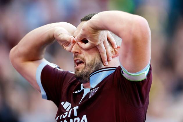 John McGinn of Aston Villa celebrates scoring a goal to make it 2-1 Aston Villa v Brentford, Premier League, Football, Villa Park, Birmingham, UK - 10 Oct 2026Birmingham Villa Park United Kingdom EDITORIAL USE ONLY No use with unauthorised audio, video, data, fixture lists, club league logos or live services. Online in-match use limited to 120 images, no video emulation. No use in betting, games or single club league player publications. Copyright: xWillxCooper Shutterstockx 17206322ae