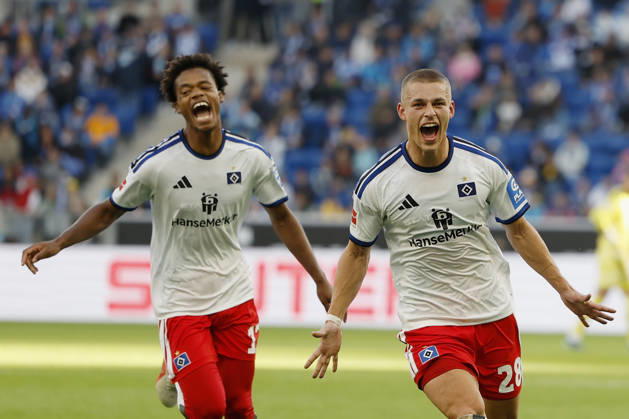 v.l.n.r. Warmed Omari (HSV) und Torschuetze, Scorer Miro Muheim (HSV), Jubel nach dem Tor zum 2:3, jubelnd, bejubelt, jubelt, jubeln, Cheers after the goal, cheering, celebrated, cheers, cheering, emotions: im Bundesliga-Spiel zwischen der TSG 1899 Hoffenheim und dem Hamburger SV in der PreZero Arena, Sinsheim, Deutschland, am 10. Oktober 2026. in action during the Bundesliga match between TSG 1899 Hoffenheim and Hamburger SV at the PreZero Arena, Sinsheim, Germany, on October 10, 2026. DFB DFL REGULATIONS PROHIBIT ANY USE OF PHOTOGRAPHS AS IMAGE SEQUENCES AND OR QUASI-VIDEO, Copyright: HMBxMedia xHeikoxBecker