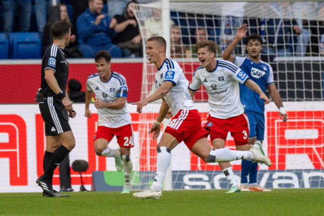 Torjubel des Torschützen Miro Muheim (Hamburger SV). xettx, Deutschland, Sinsheim, 10.10.2026, Fussball, Bundesliga: TSG 1899 Hoffenheim vs Hamburger SV, Saison 2026 2027, 5. Spieltag, SNP Arena DFL DFB REGULATIONS PROHIBIT ANY USE OF PHOTOGRAPHS AS IMAGE SEQUENCES AND OR QUASI-VIDEO.