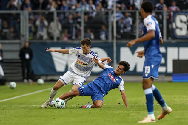 10.10.2026, GER, Fussball, Herren, 3. Liga, Saison 2026 2027, MSV Duisburg - TSG Hoffenheim II Martin Ens (Duisburg) und Muhammed Yasin Batuhan Zor (TSG II) im Kampf um den Ball Duisburg schauinsland-reisen-Arena Nordrhein-Westfalen Deutschland Copyright: xAdrianxSchlüterx