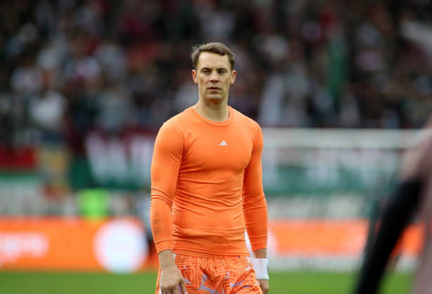 Fussball, Herren, Saison 2026 2027, FC Augsburg - FC Bayern München, Bundesliga, WWK Arena Manuel Neuer (FC Bayern München) nach dem Spiel, enttäuscht, traurig DFL DFB regulations prohibit any use of photographs as image sequences and or quasi-video