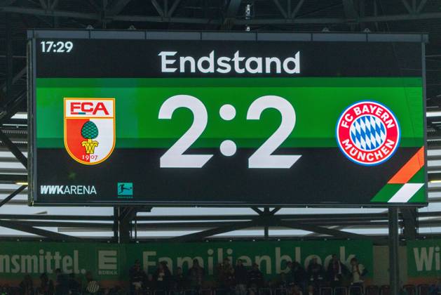 Anzeige mit Endstand 2:2, FC Augsburg vs. FC Bayer Muenchen, Fussball-Bundesliga, Fussball, 1. Bundesliga, 5. Spieltag, 10.10..2026 DFL regulations prohibit any use of photographs as image sequences and or quasi-video