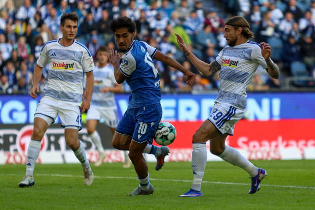 10.10.2026, GER, Fussball, Herren, 3. Liga, Saison 2026 2027, MSV Duisburg - TSG Hoffenheim II Yasin Zor (TSG II) und Joshua Bitter (MSV) im Kampf um den Ball Copyright: xSvenxHanischx