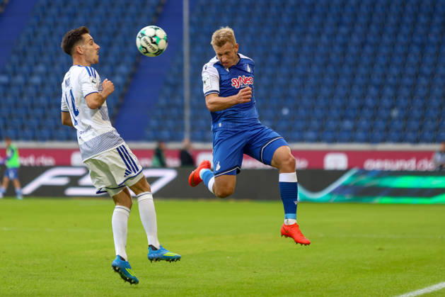 10.10.2026, GER, Fussball, Herren, 3. Liga, Saison 2026 2027, MSV Duisburg - TSG Hoffenheim II Conor Noß (MSV) und Valentin Lässig (TSG II) im Kampf um den Ball Copyright: xSvenxHanischx