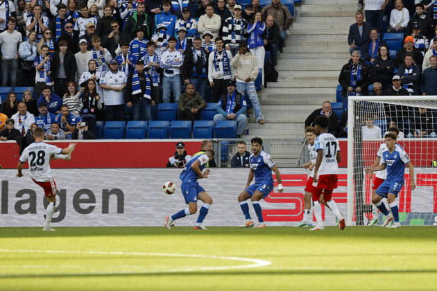 2:3 Tor fuer Hamburger SV durch Miro Muheim (Hamburger SV, 28), Torschuss, Abschluss, Torerfolg, Tor, Treffer , Deutschland, Fussball, 1. Bundesliga, 5.Spieltag, 2026 2027, TSG Hoffenheim vs. Hamburger SV, 10.10.2026, Sinsheim SNP Arena Deutschland Copyright: xGrantxHubbsx