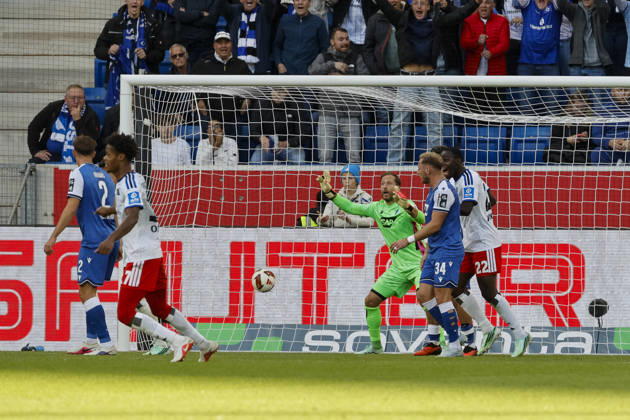 2:3 Tor fuer Hamburger SV durch Miro Muheim (Hamburger SV, 28), Torschuss, Abschluss, Torerfolg, Tor, Treffer , Deutschland, Fussball, 1. Bundesliga, 5.Spieltag, 2026 2027, TSG Hoffenheim vs. Hamburger SV, 10.10.2026, Sinsheim SNP Arena Deutschland Copyright: xGrantxHubbsx