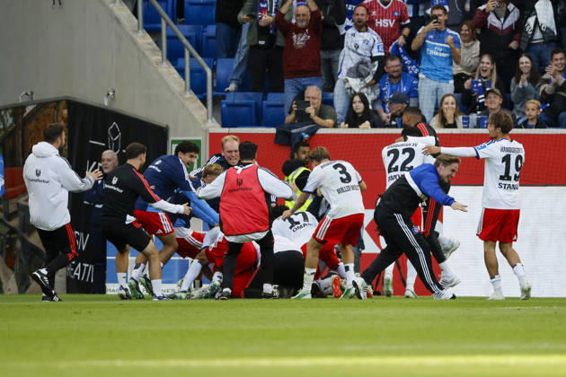 Torjubel Hamburger SV beim 2:3 durch Miro Muheim (Hamburger SV, 28), Freude, Begeisterung, positive Emotionen, Torerfolg , Deutschland, Fussball, 1. Bundesliga, 5.Spieltag, 2026 2027, TSG Hoffenheim vs. Hamburger SV, 10.10.2026, Sinsheim SNP Arena Deutschland Copyright: xGrantxHubbsx