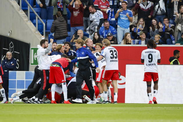 Torjubel Hamburger SV beim 2:3 durch Miro Muheim (Hamburger SV, 28), Freude, Begeisterung, positive Emotionen, Torerfolg , Deutschland, Fussball, 1. Bundesliga, 5.Spieltag, 2026 2027, TSG Hoffenheim vs. Hamburger SV, 10.10.2026, Sinsheim SNP Arena Deutschland Copyright: xGrantxHubbsx