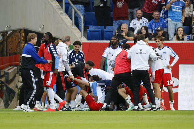 Torjubel Hamburger SV beim 2:3 durch Miro Muheim (Hamburger SV, 28), Freude, Begeisterung, positive Emotionen, Torerfolg , Deutschland, Fussball, 1. Bundesliga, 5.Spieltag, 2026 2027, TSG Hoffenheim vs. Hamburger SV, 10.10.2026, Sinsheim SNP Arena Deutschland Copyright: xGrantxHubbsx