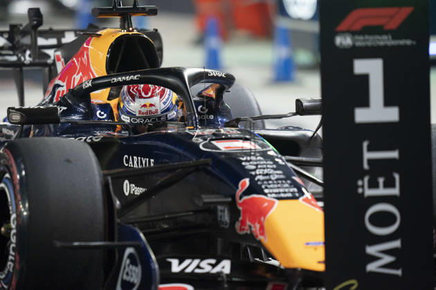 FORMULA 1 SINGAPORE AIRLINES SINGAPORE GRAND PRIX 2026 Max Verstappen (NED) 3 Red Bull Racing in parc ferme after taking Pole Position in qualifying during the Formula 1 Singapore Airlines Singapore Grand Prix 2026, Round 17 of the 2026 Formula 1 World Championship, WM, Weltmeisterschaft from 9th - 11th October 2026 at the Marina Bay Street Circuit, Singapore. Credit: Robbie Hoad Every Second Media Editorial use only. All images are copyright Every Second Media Limited. No images may be reproduced without prior permission. Copyright: xIMAGO EveryxSecondxMediax ESM-2203-0546 RobbiexHoadx xEveryxSecondxMediax